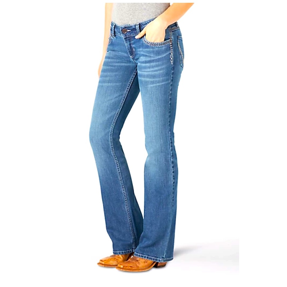 New Ladies Wrangler Boot Cut Jeans, size 9x32, W on the back pockets